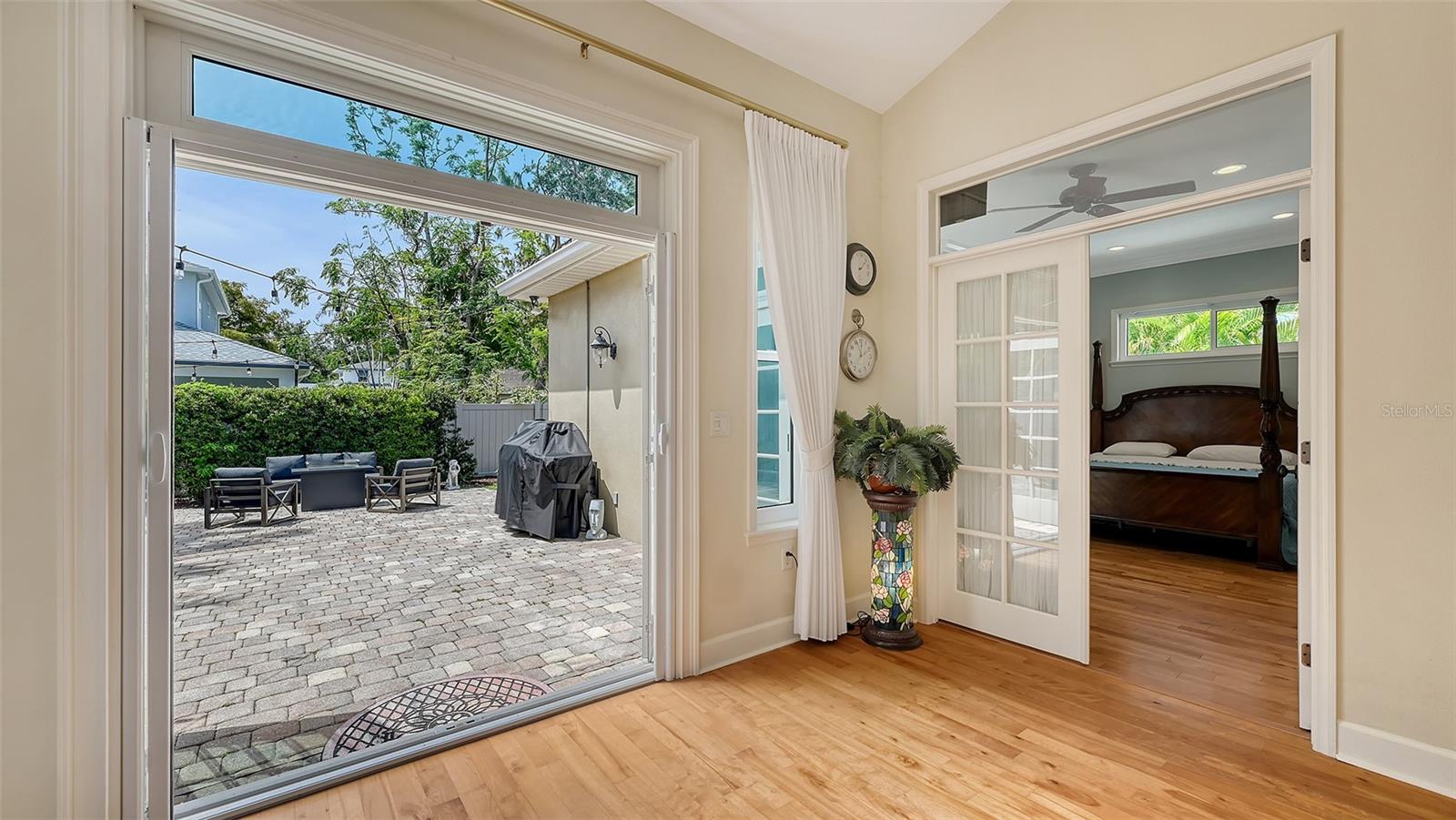 1934 BOUGAINVILLEA ST