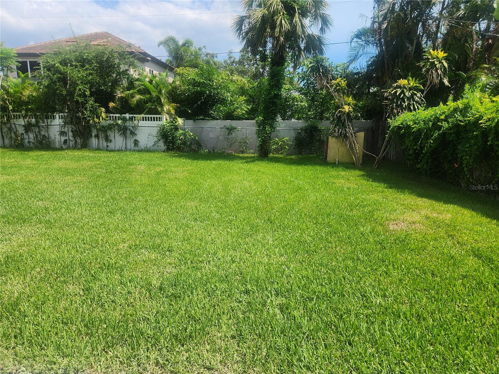 1638 SOUTH DR