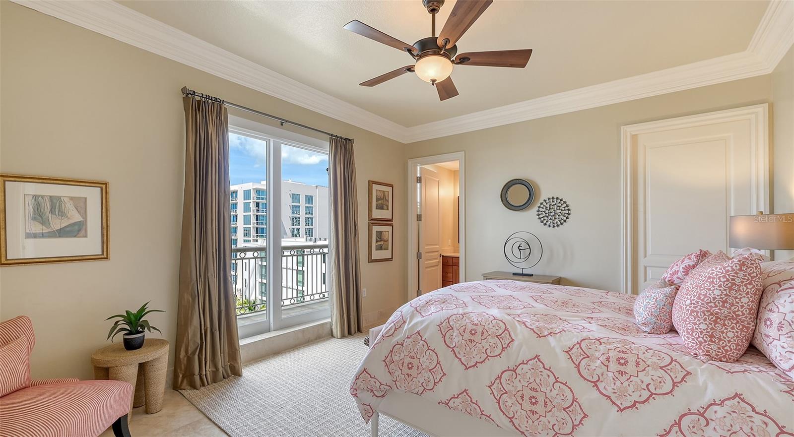 464 GOLDEN GATE PT #702