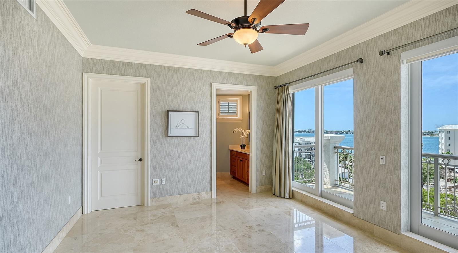 464 GOLDEN GATE PT #702
