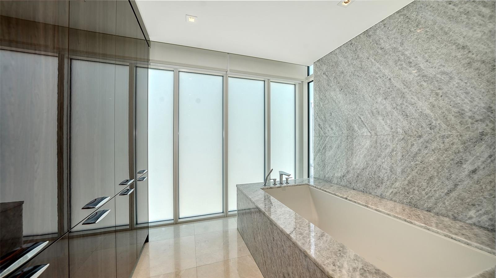 280 GOLDEN GATE PT #600