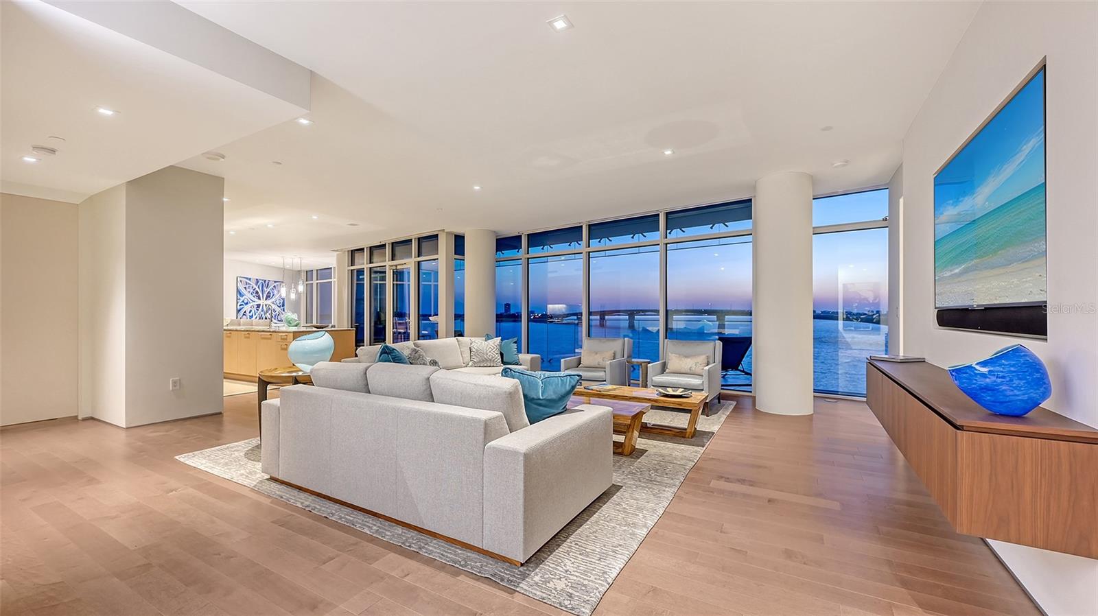 280 GOLDEN GATE PT #600