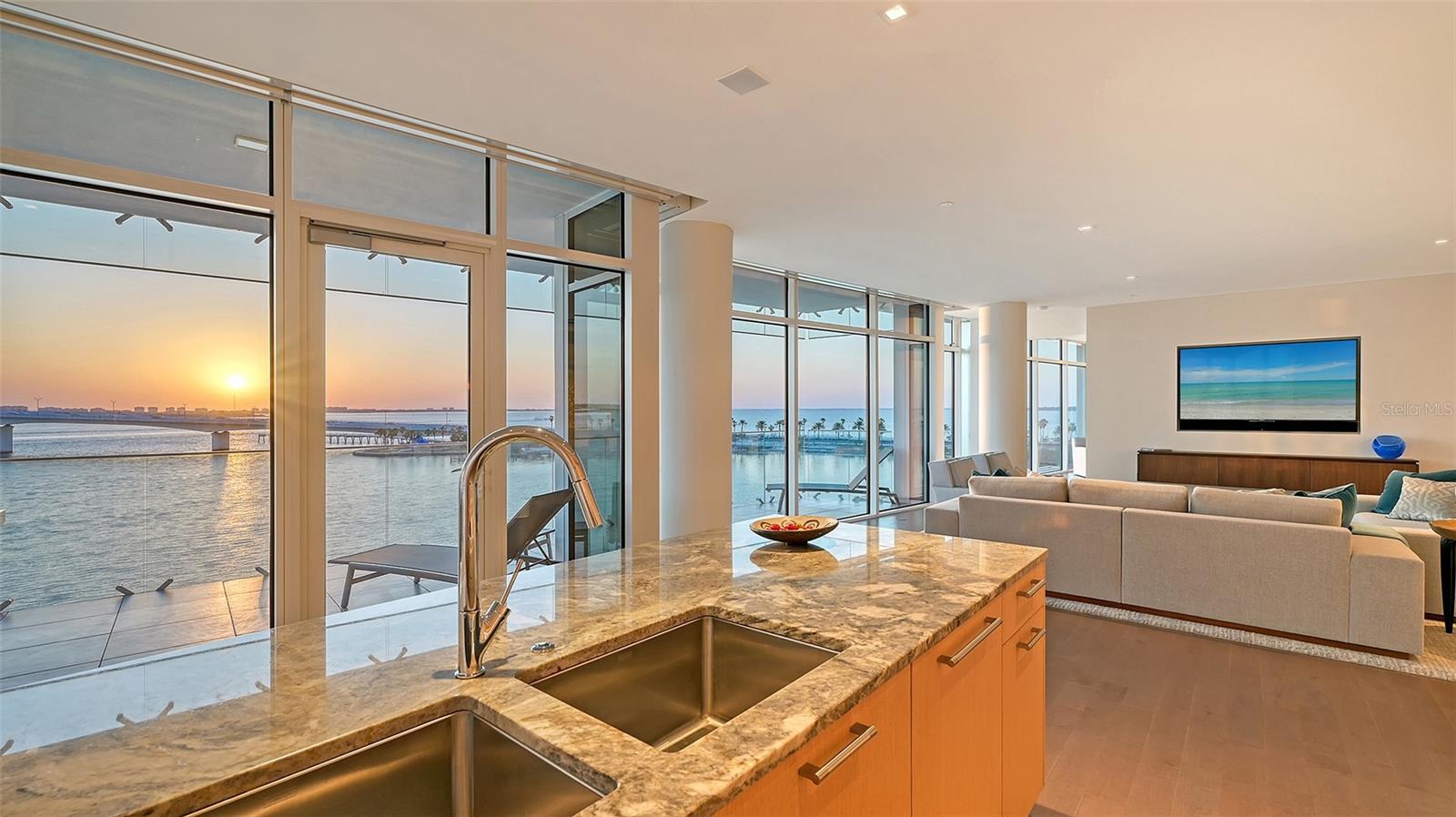 280 GOLDEN GATE PT #600