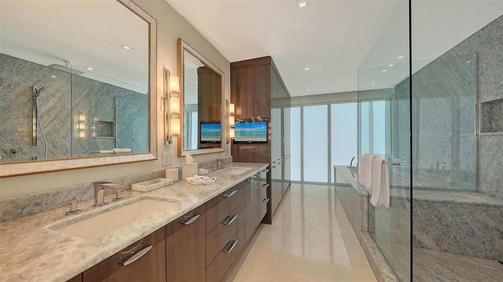 280 GOLDEN GATE PT #600