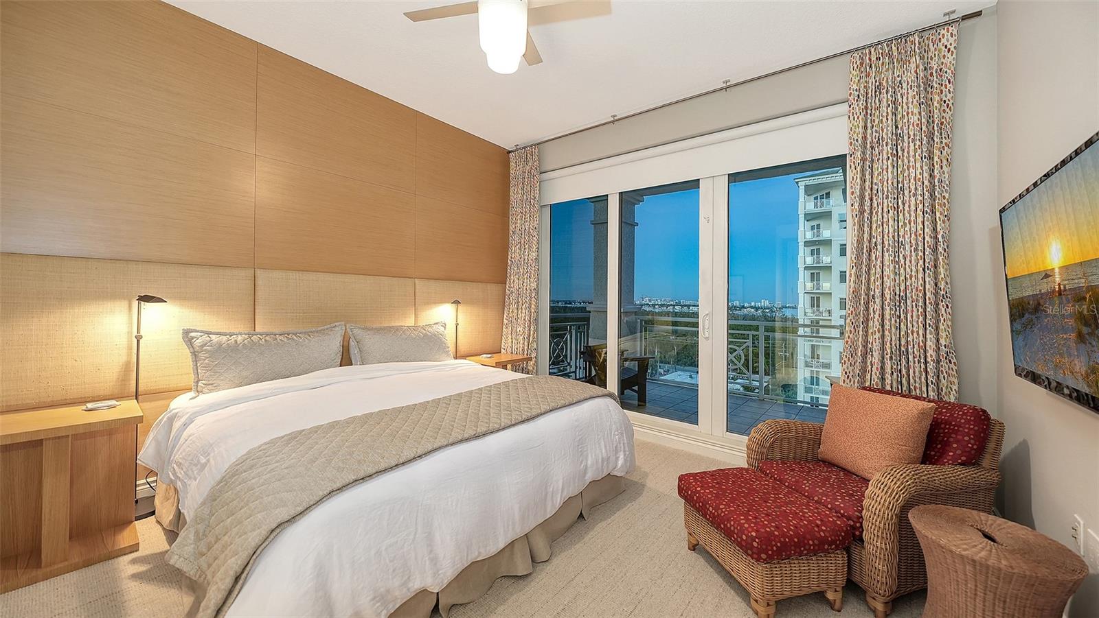 2052 BENJAMIN FRANKLIN DR #D702