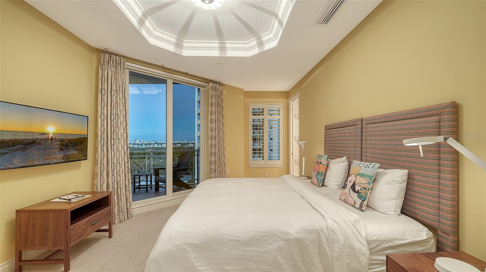 2052 BENJAMIN FRANKLIN DR #D702