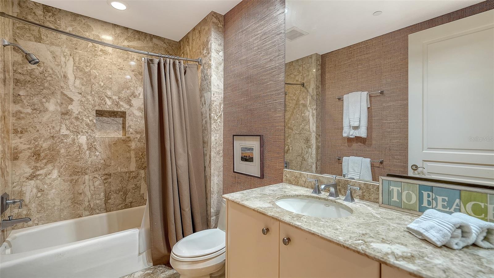 2052 BENJAMIN FRANKLIN DR #D702