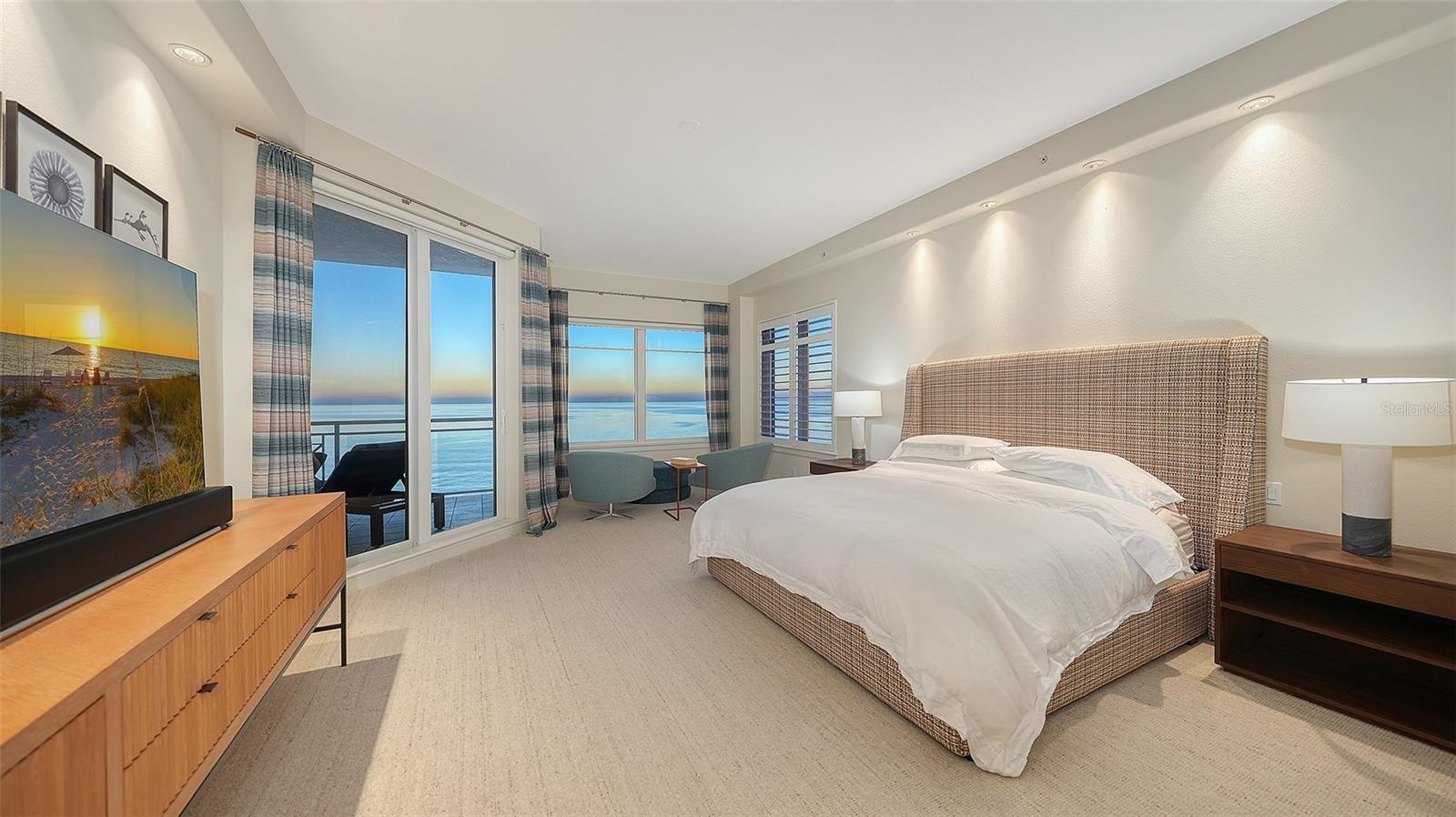 2052 BENJAMIN FRANKLIN DR #D702