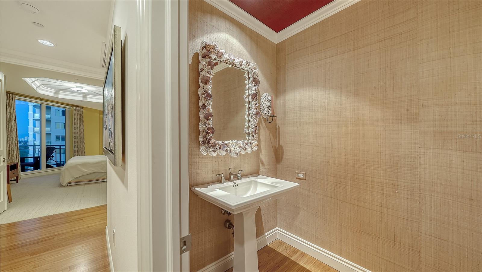 2052 BENJAMIN FRANKLIN DR #D702