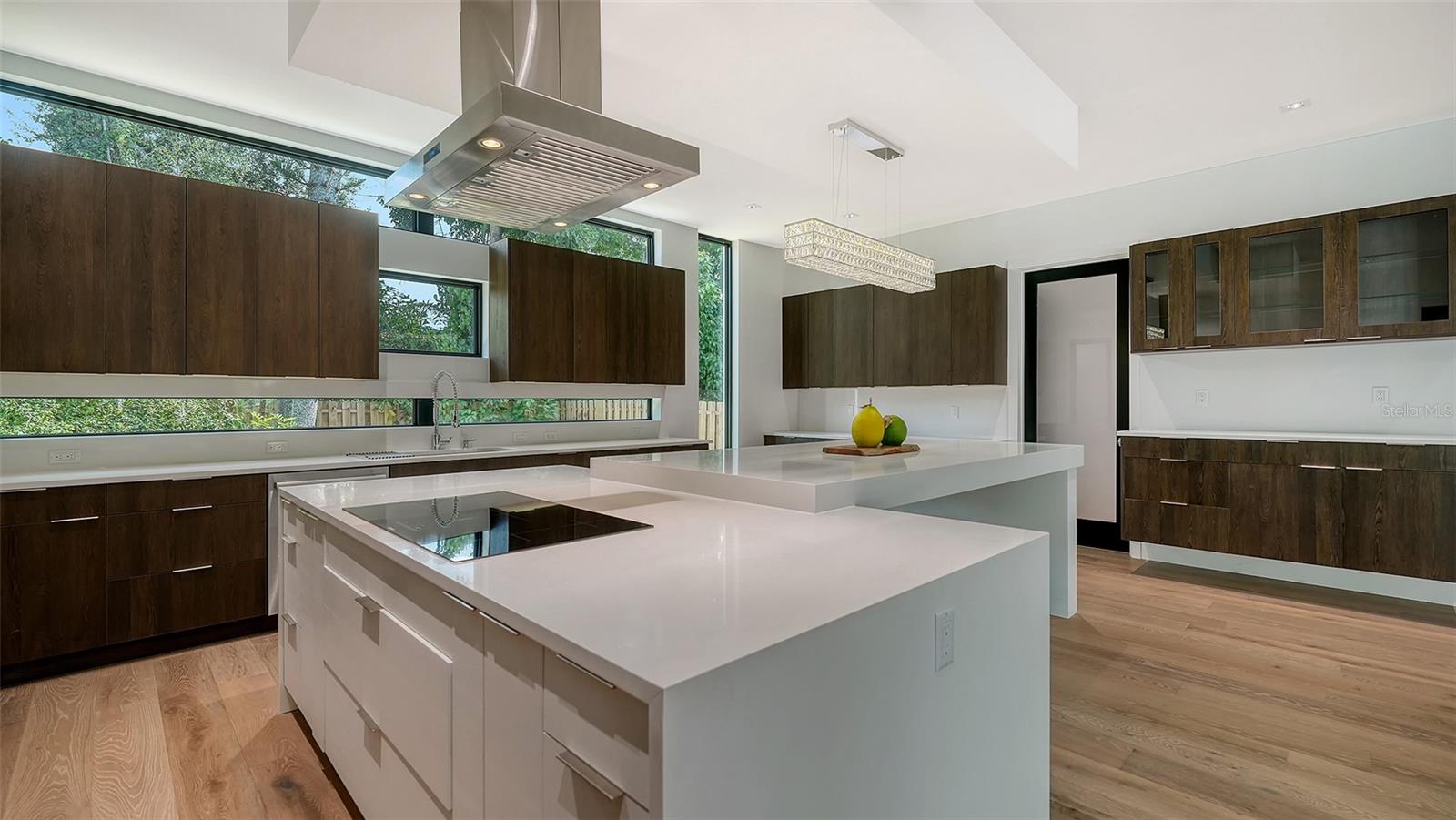 1429 N LAKE SHORE DR