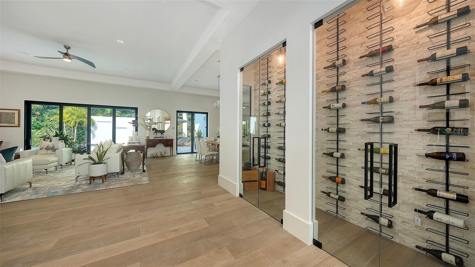 1421 N LAKE SHORE DR