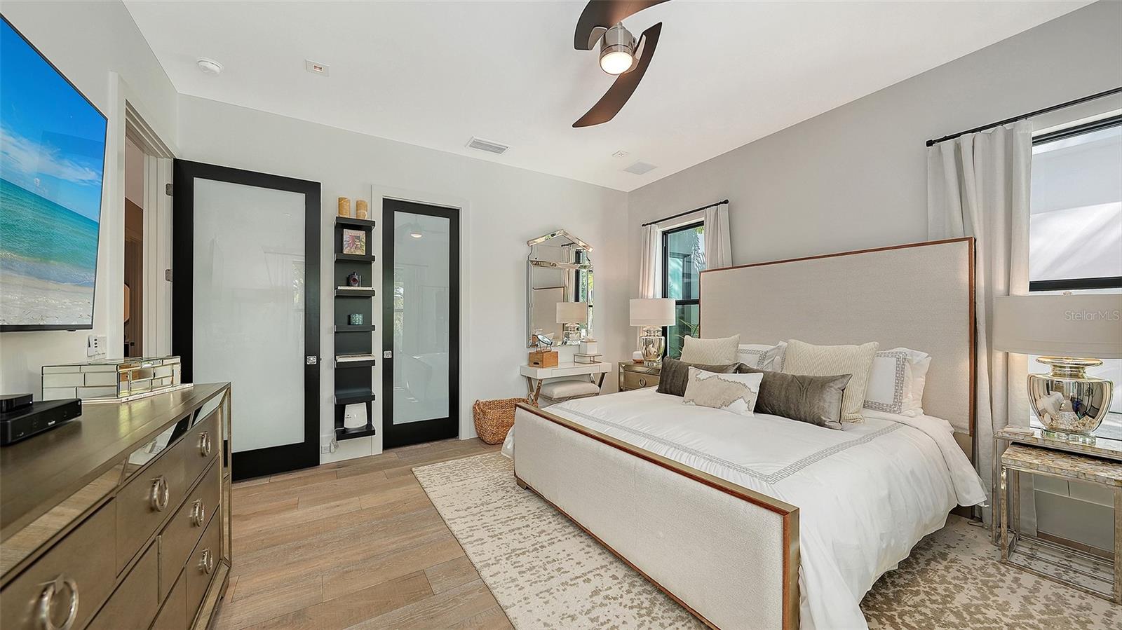 1421 N LAKE SHORE DR