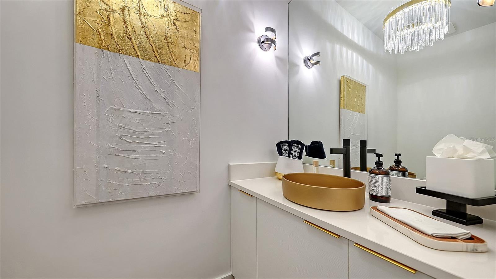 1421 N LAKE SHORE DR