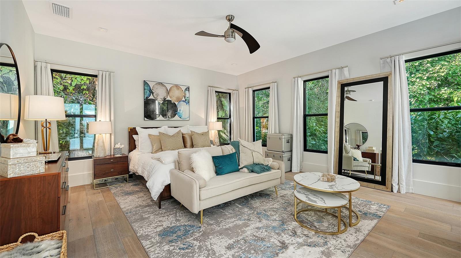 1421 N LAKE SHORE DR