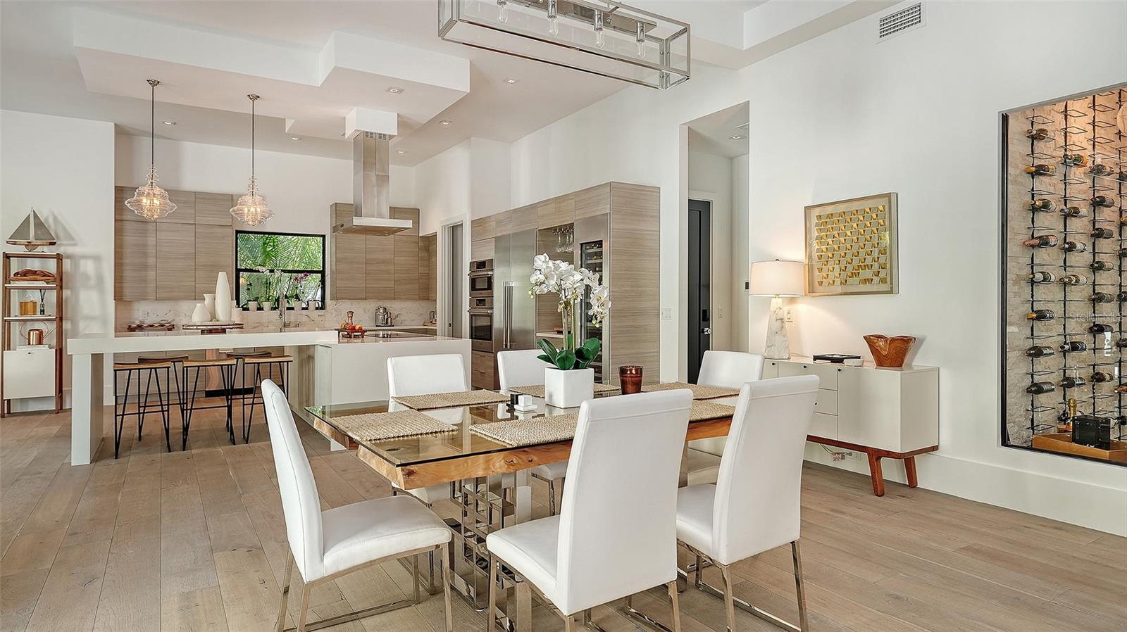 1421 N LAKE SHORE DR