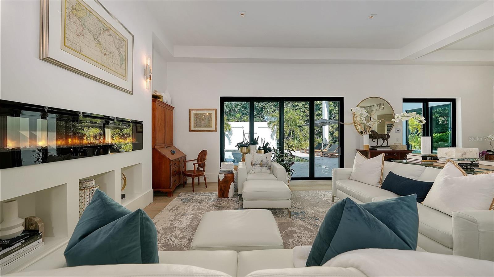 1421 N LAKE SHORE DR