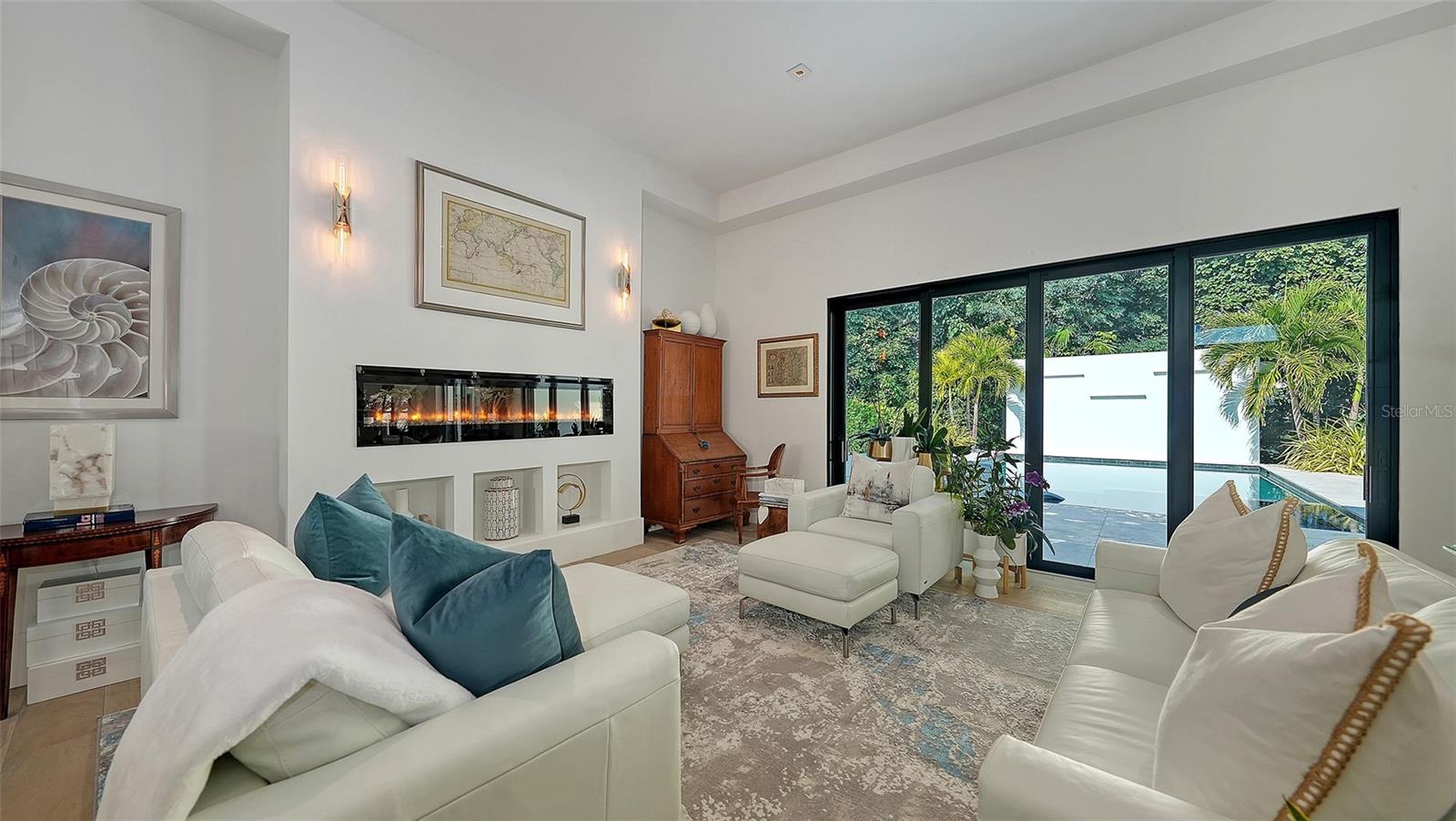 1421 N LAKE SHORE DR