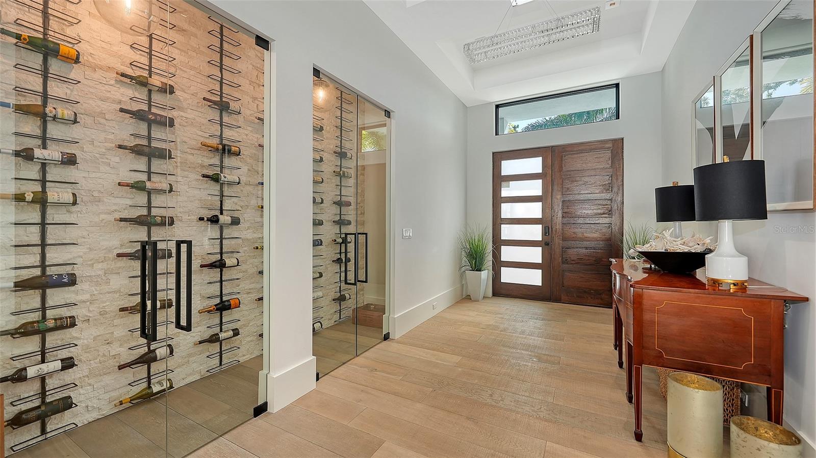 1421 N LAKE SHORE DR