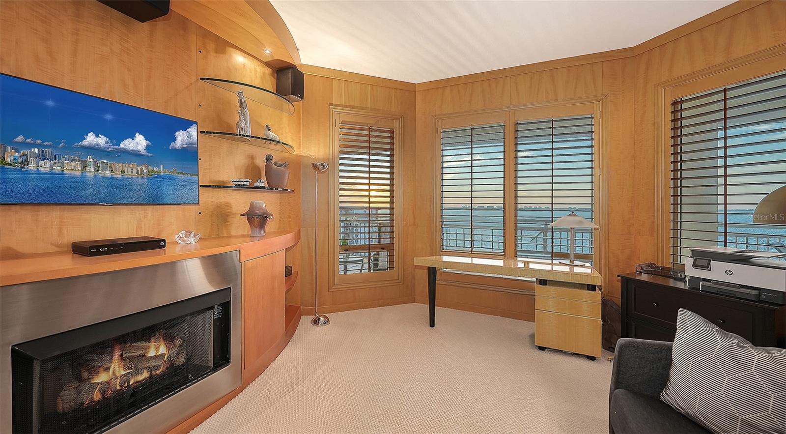 35 WATERGATE DR #1005