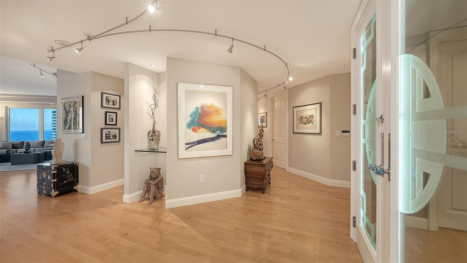 35 WATERGATE DR #1005