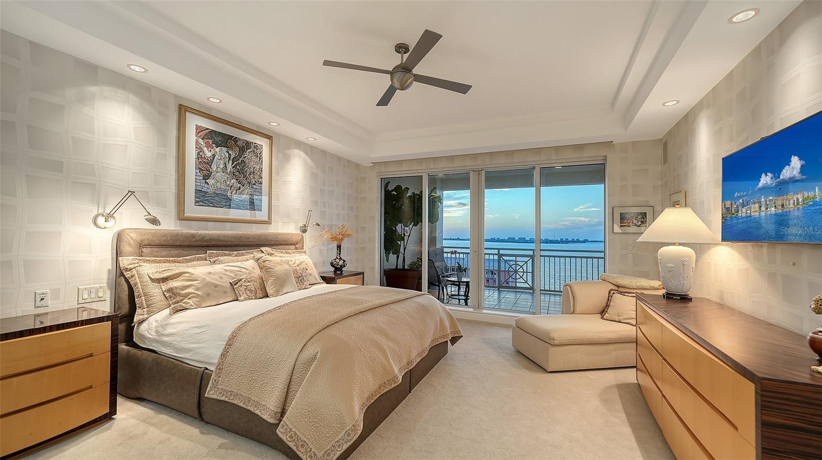 35 WATERGATE DR #1005