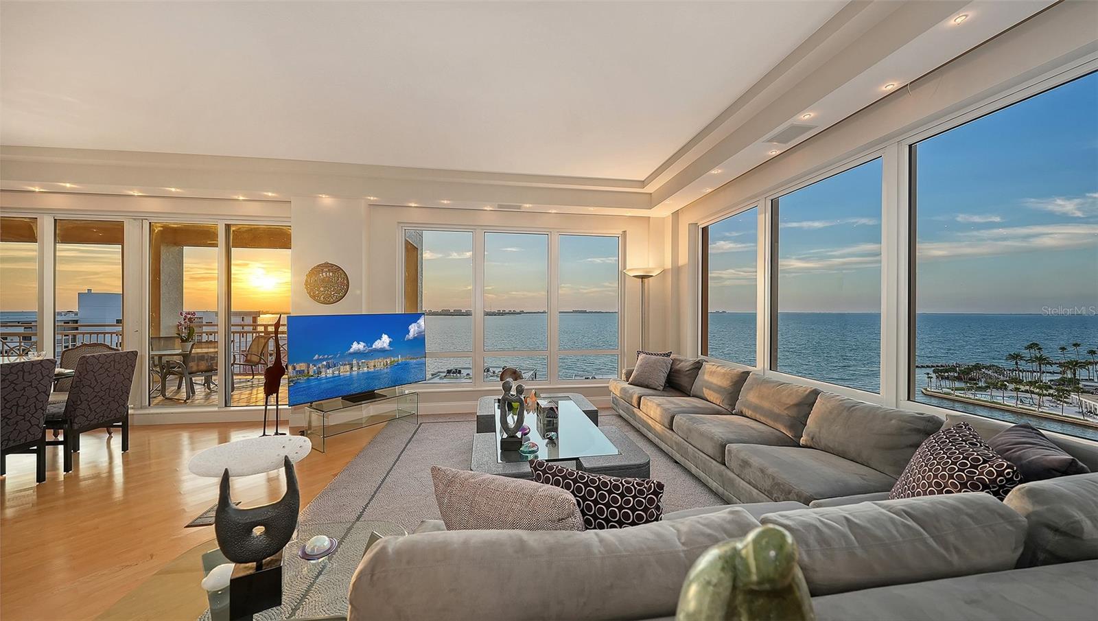 35 WATERGATE DR #1005