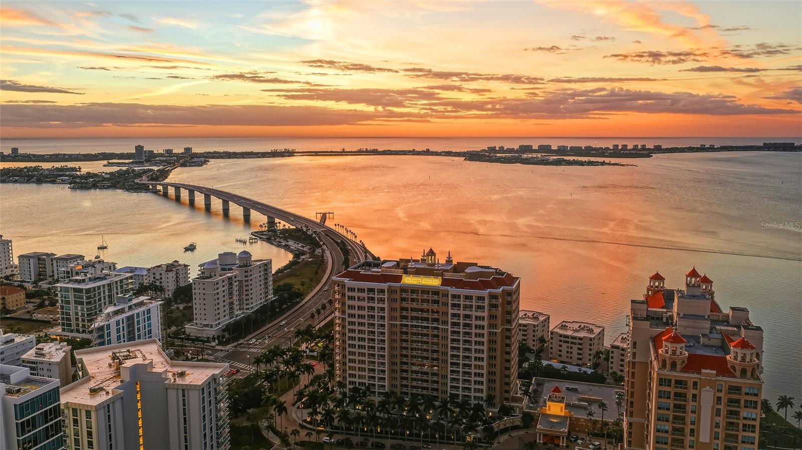 35 WATERGATE DR #1005