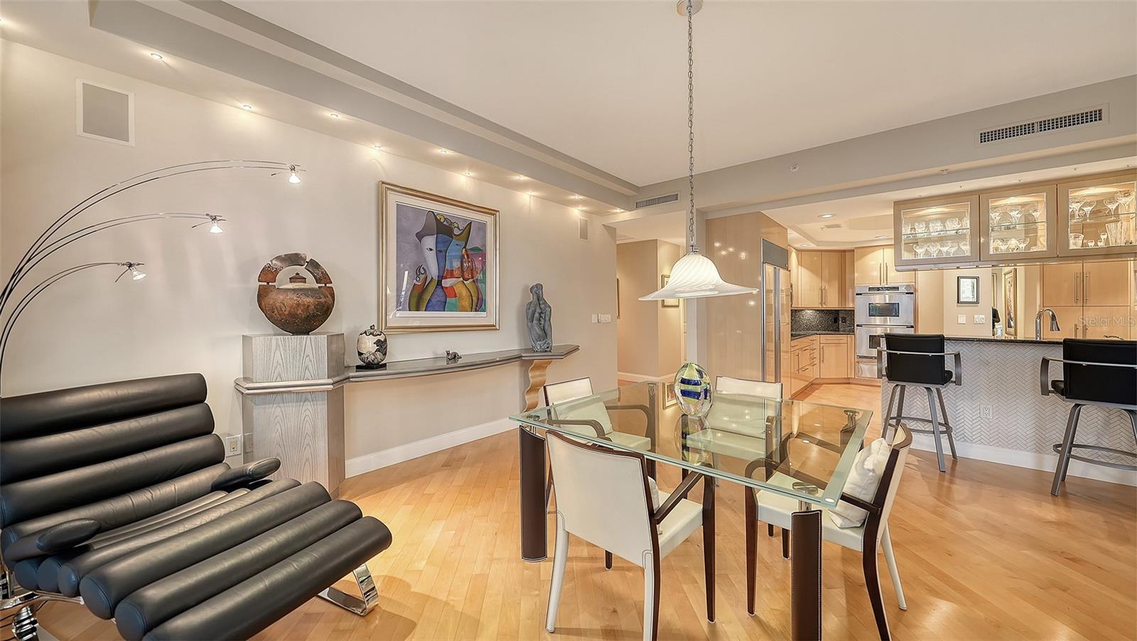 35 WATERGATE DR #1005