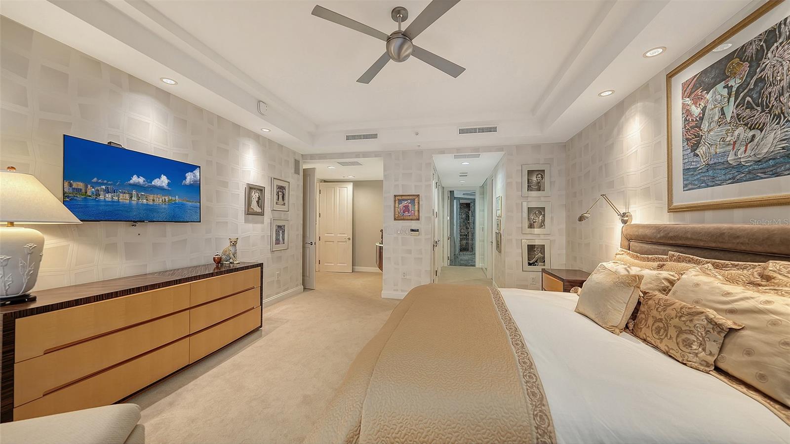 35 WATERGATE DR #1005