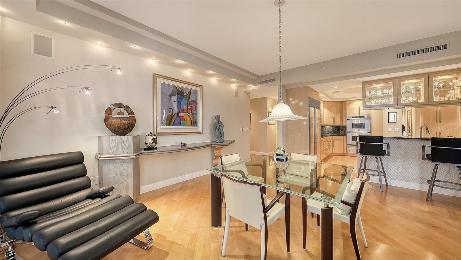 35 WATERGATE DR #1005