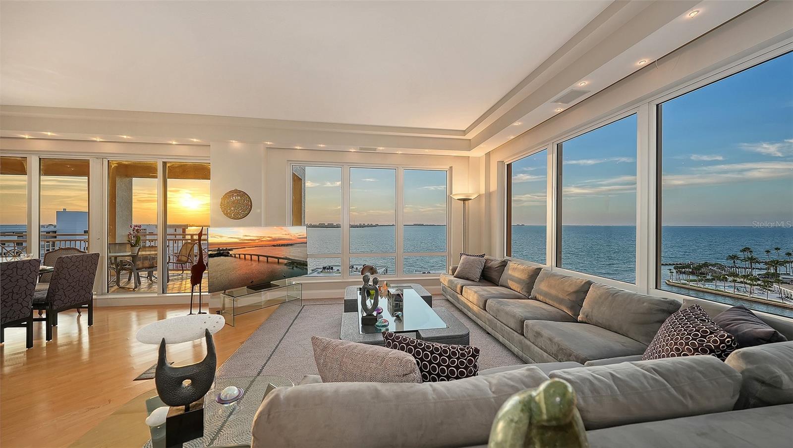 35 WATERGATE DR #1005