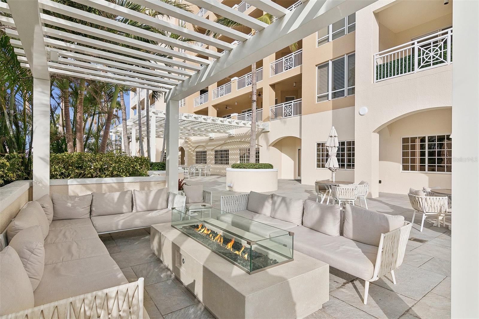 35 WATERGATE DR #1005