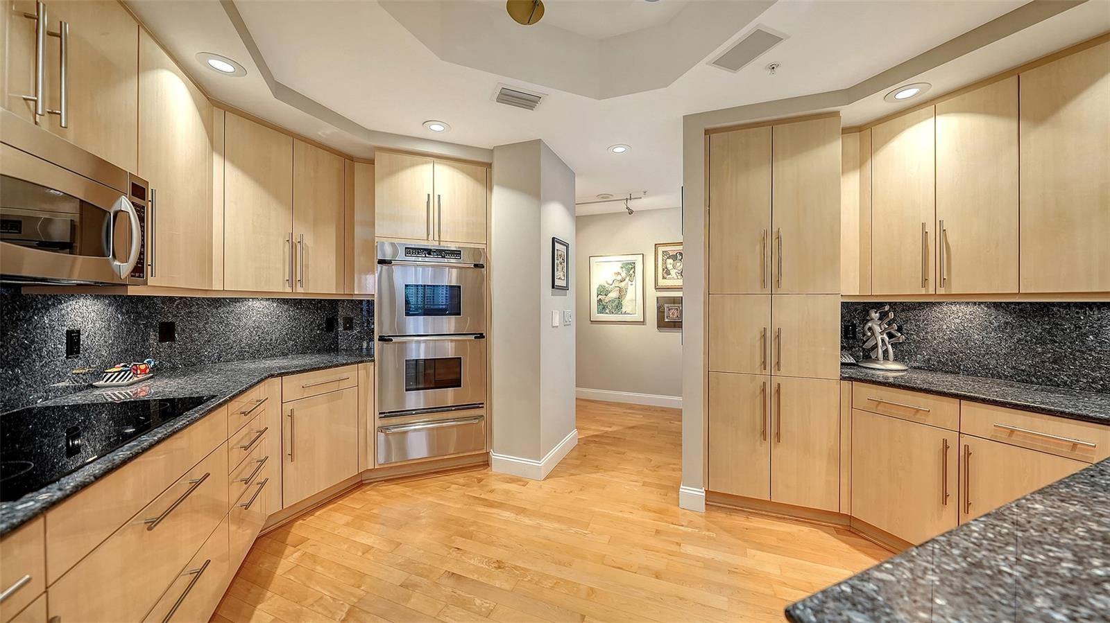 35 WATERGATE DR #1005