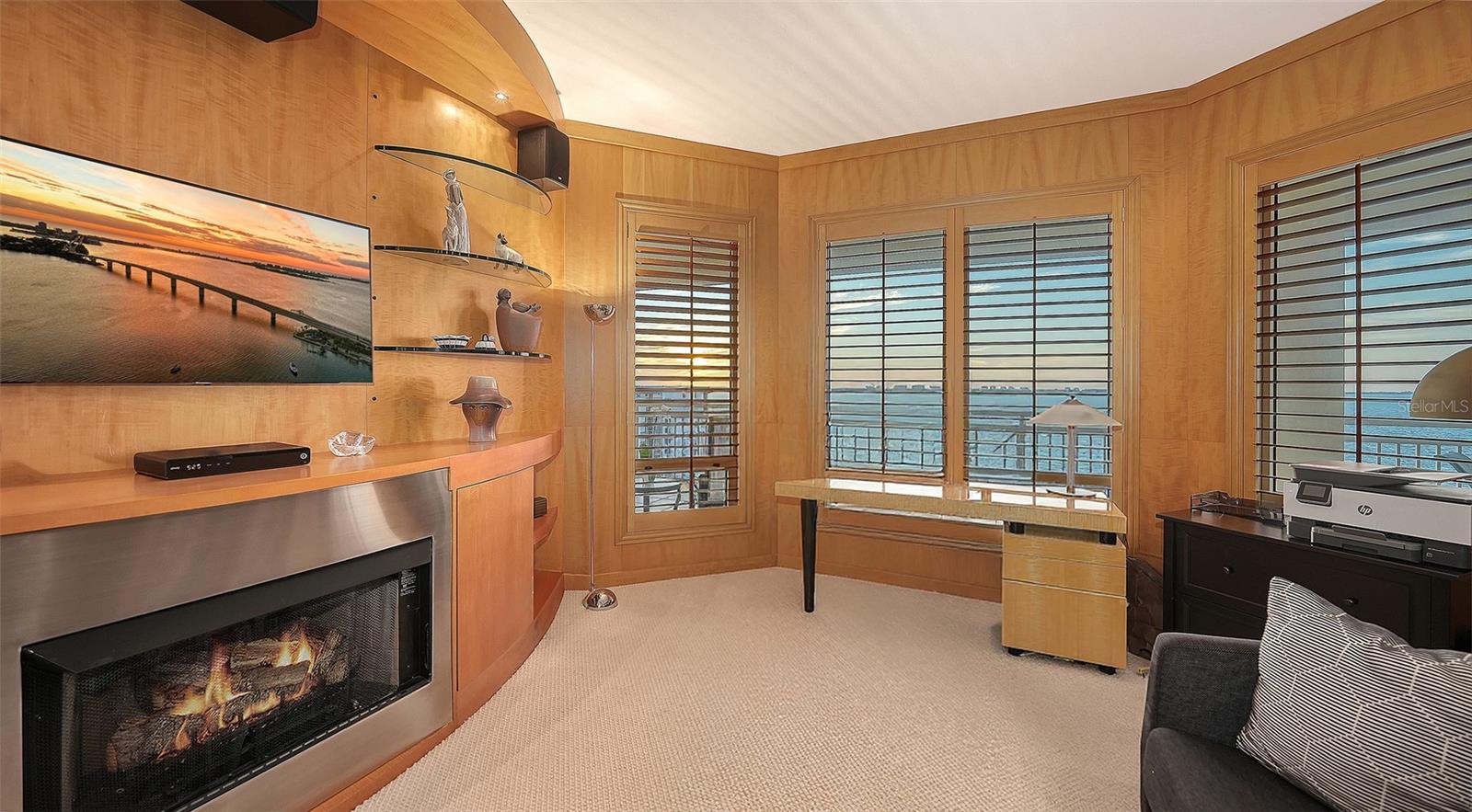 35 WATERGATE DR #1005