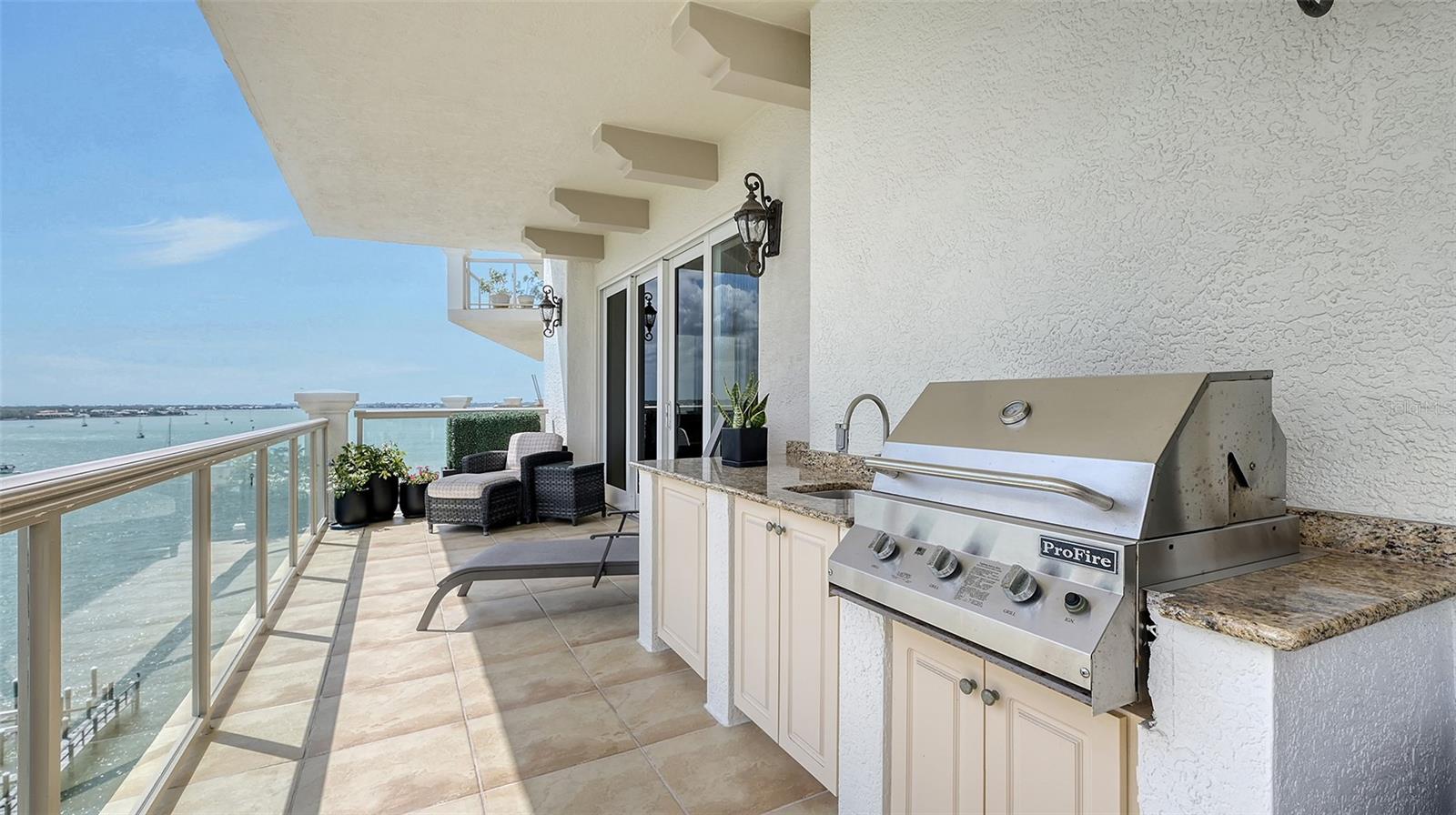 464 GOLDEN GATE PT #702