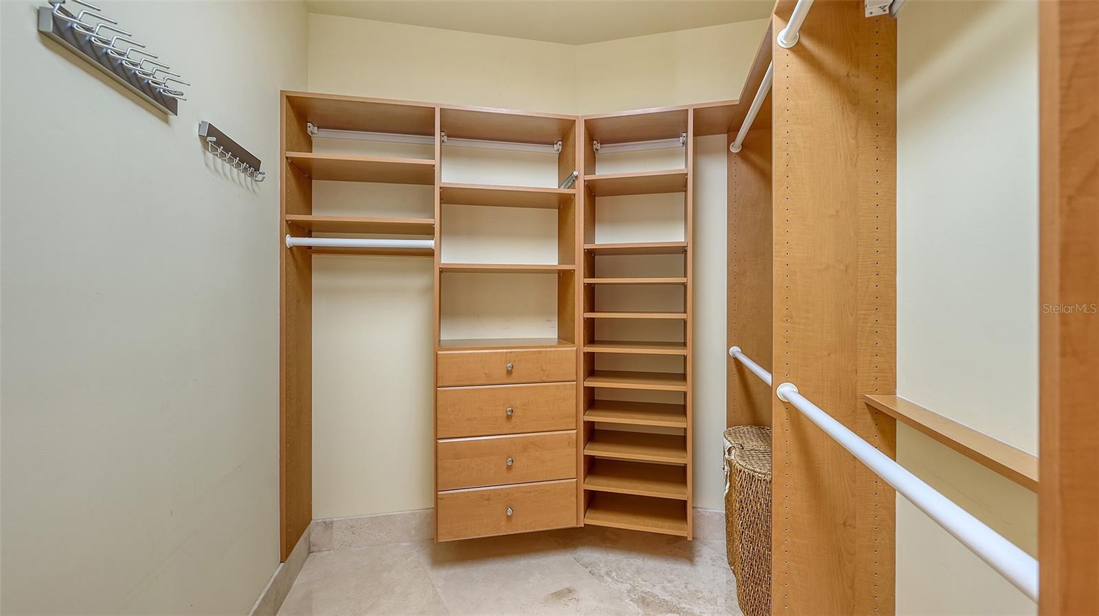 464 GOLDEN GATE PT #702