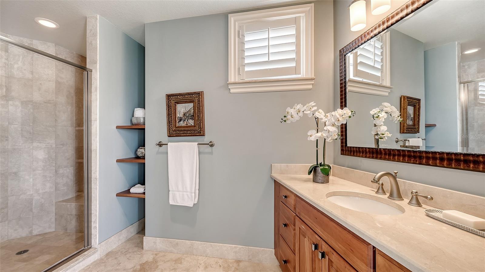 464 GOLDEN GATE PT #702