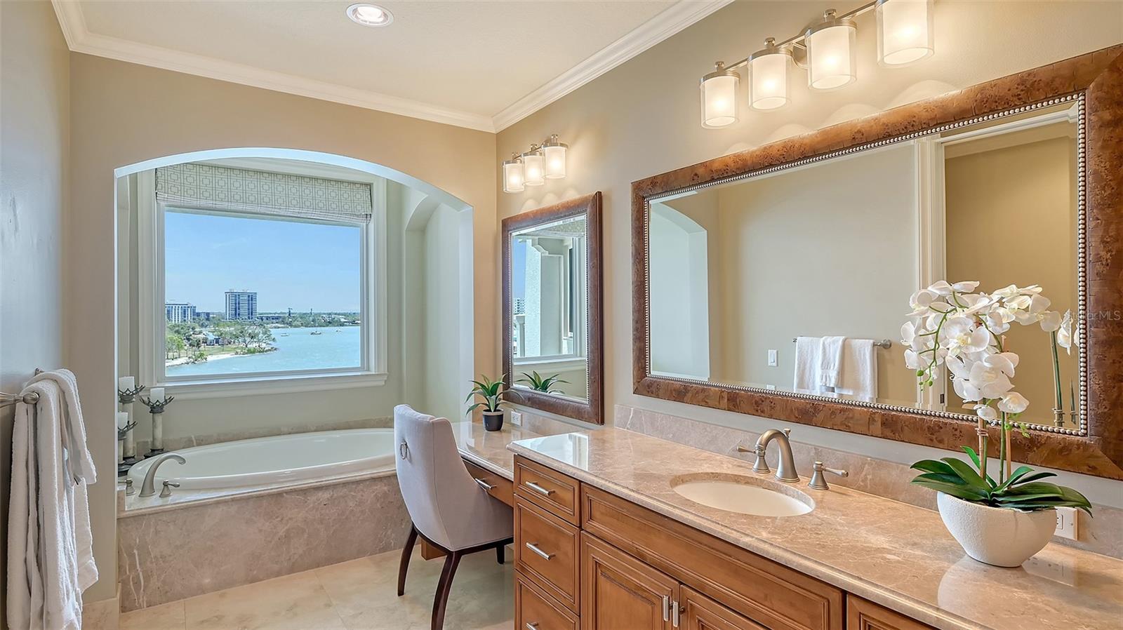 464 GOLDEN GATE PT #702