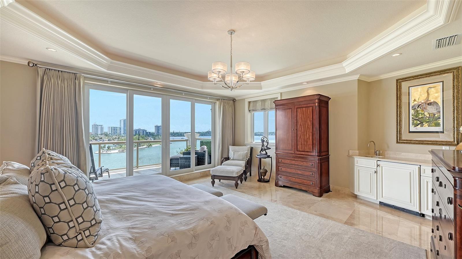 464 GOLDEN GATE PT #702