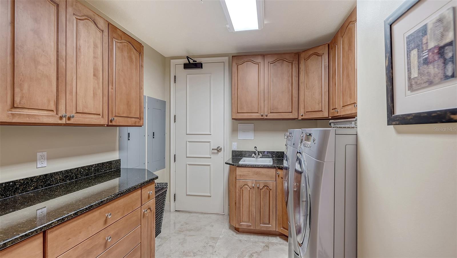 464 GOLDEN GATE PT #702