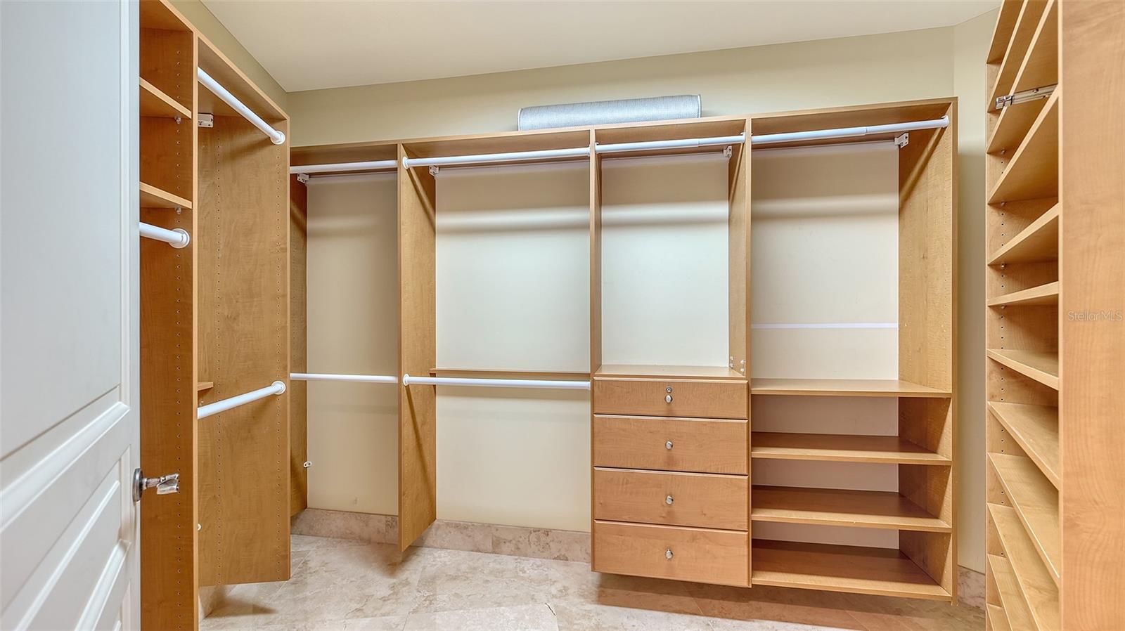 464 GOLDEN GATE PT #702