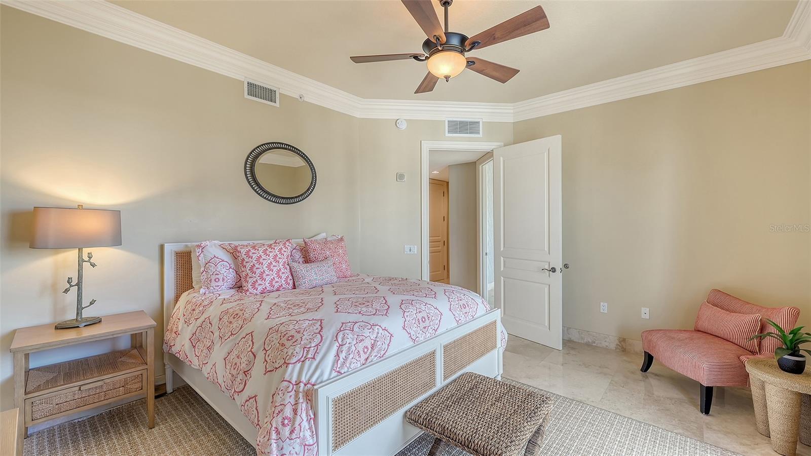 464 GOLDEN GATE PT #702