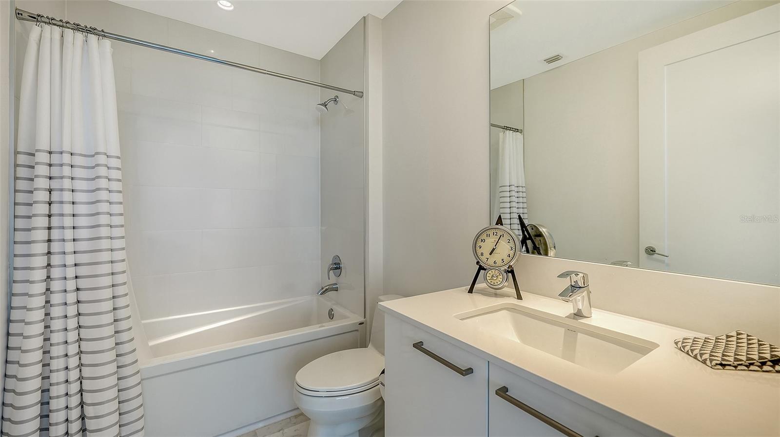 111 S PINEAPPLE AVE #1013