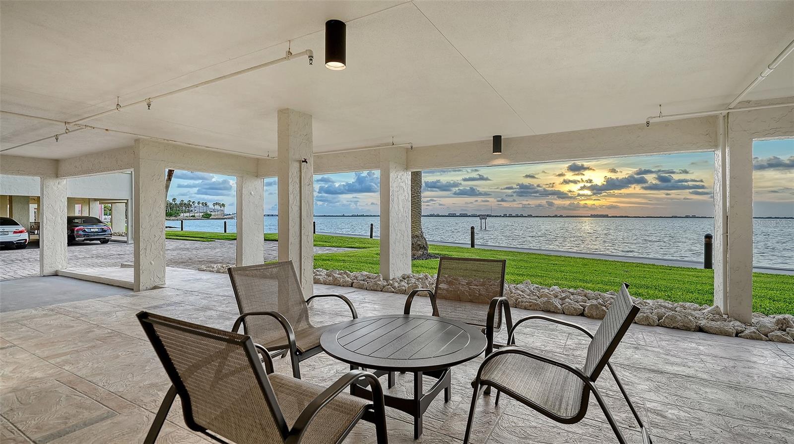 101 SUNSET DR #103