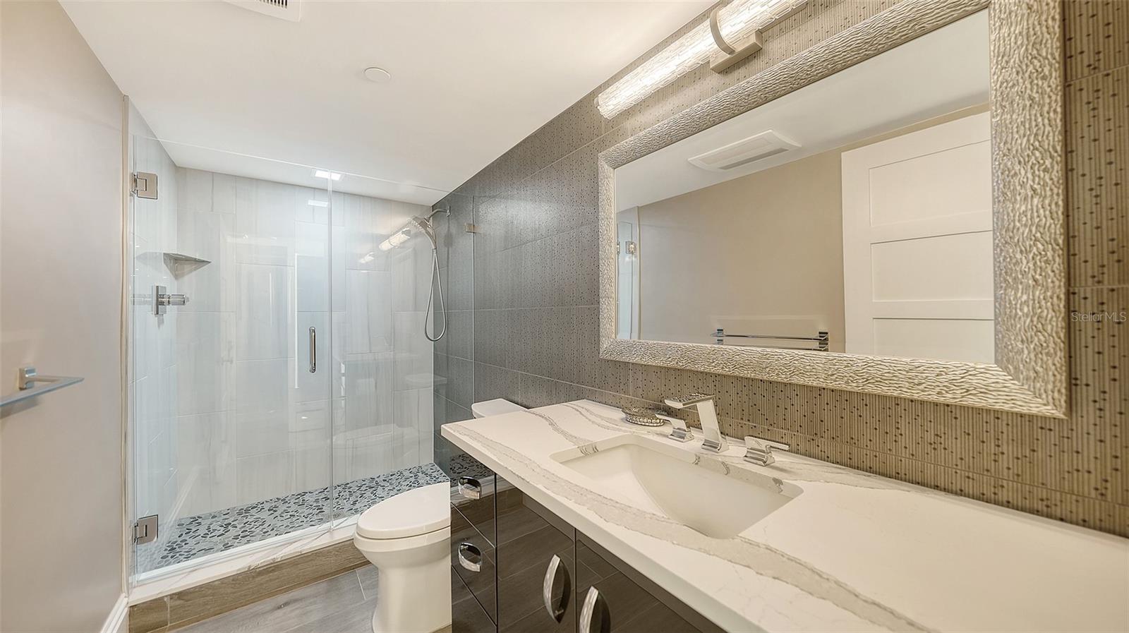 101 SUNSET DR #103