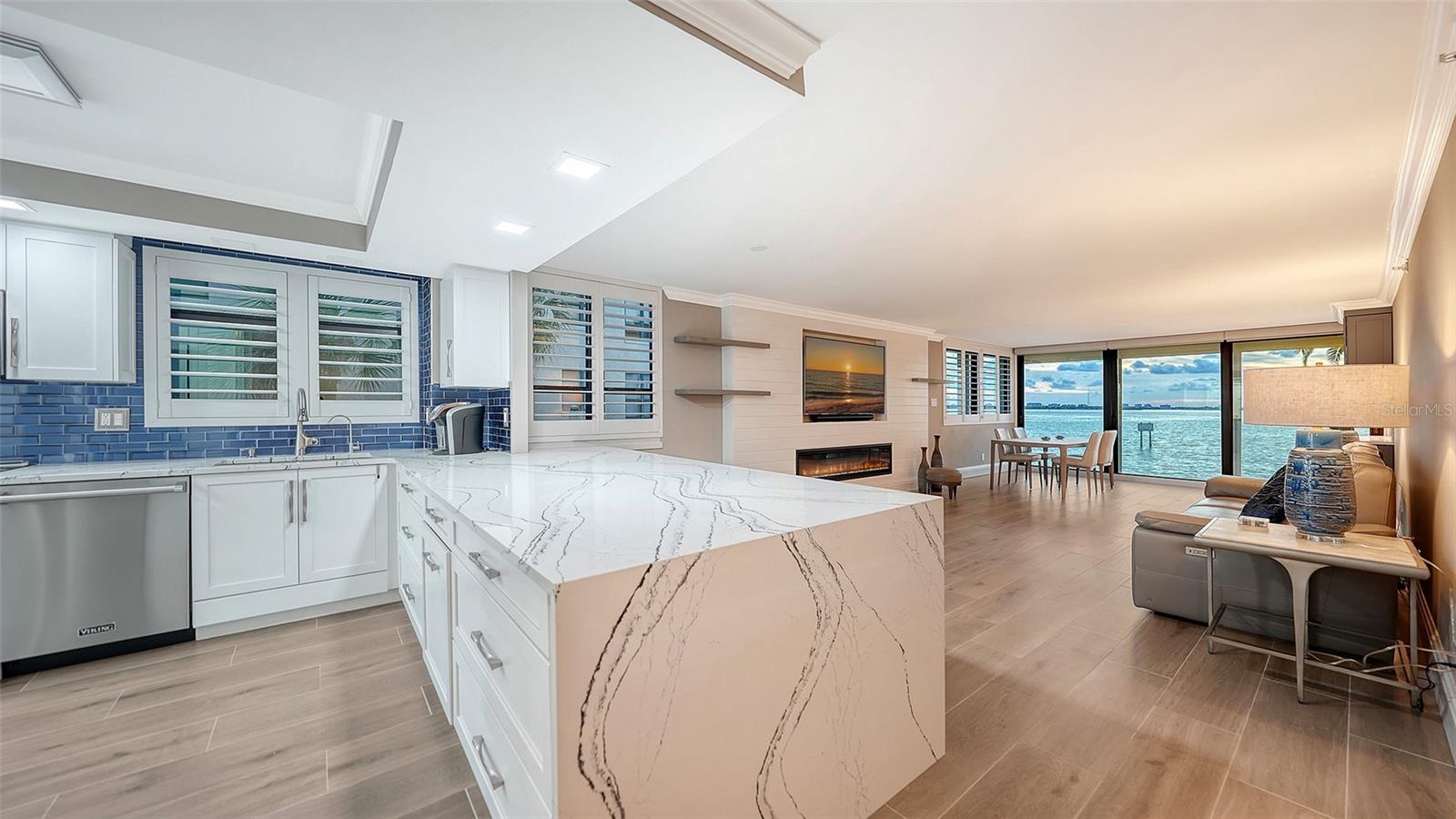 101 SUNSET DR #103