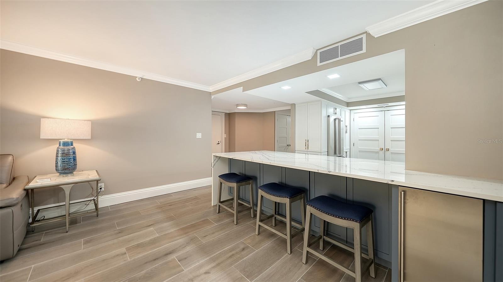 101 SUNSET DR #103