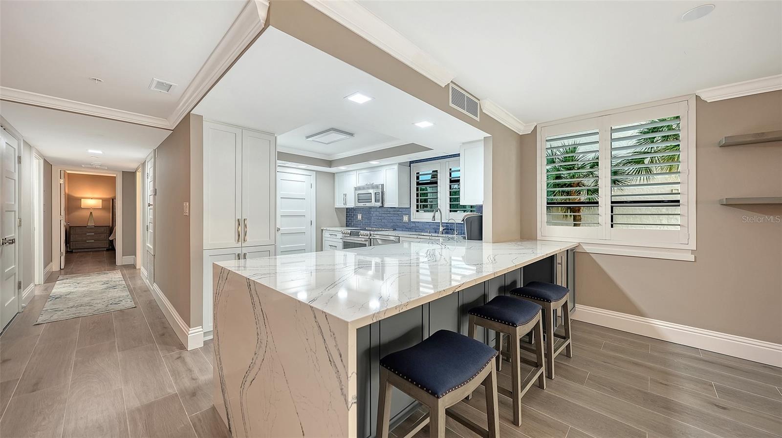 101 SUNSET DR #103