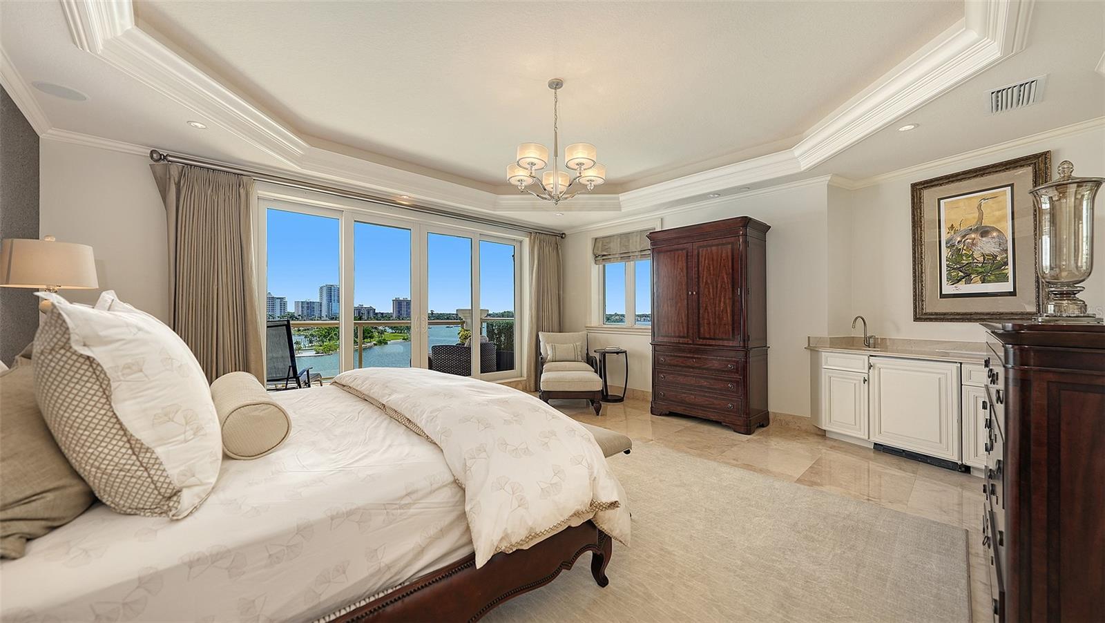 464 GOLDEN GATE PT #702