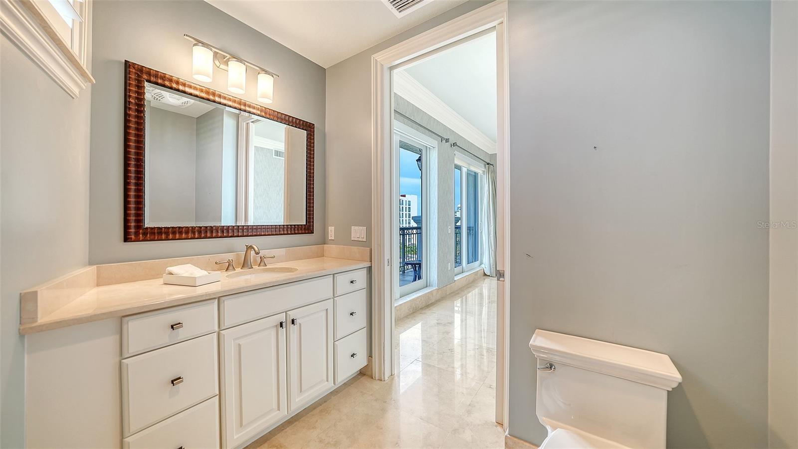 464 GOLDEN GATE PT #702